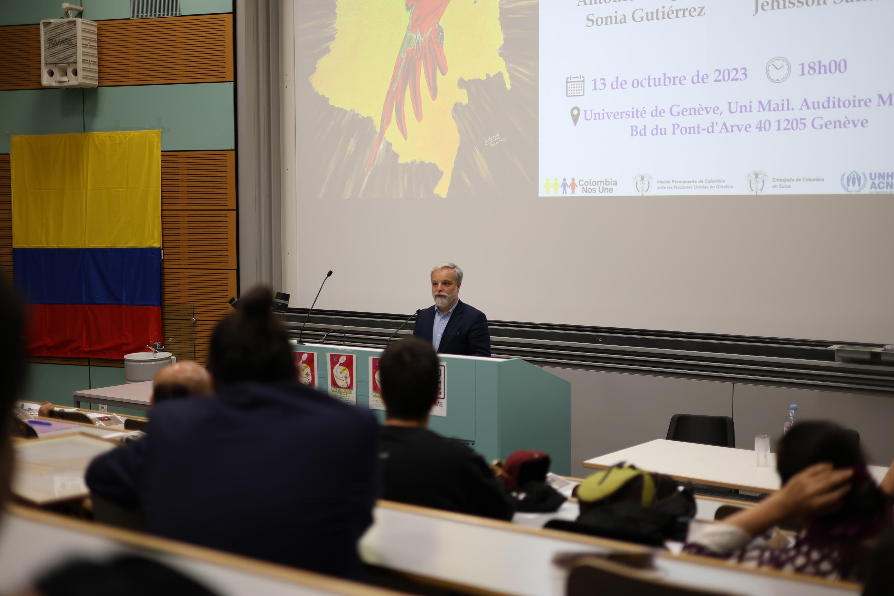 Intervenant dans une salle de conférence lors de l’édition 2023